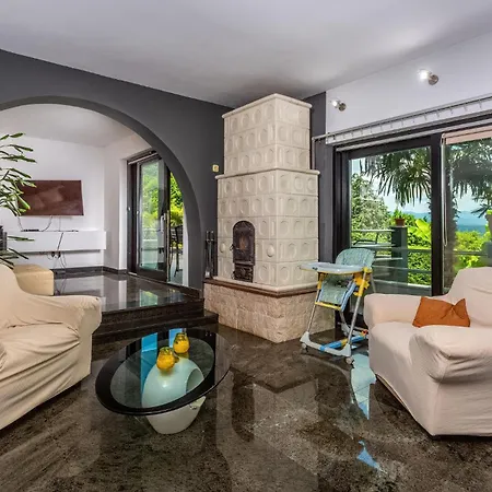 Gorgeous Home In Bregi Case de vacanță